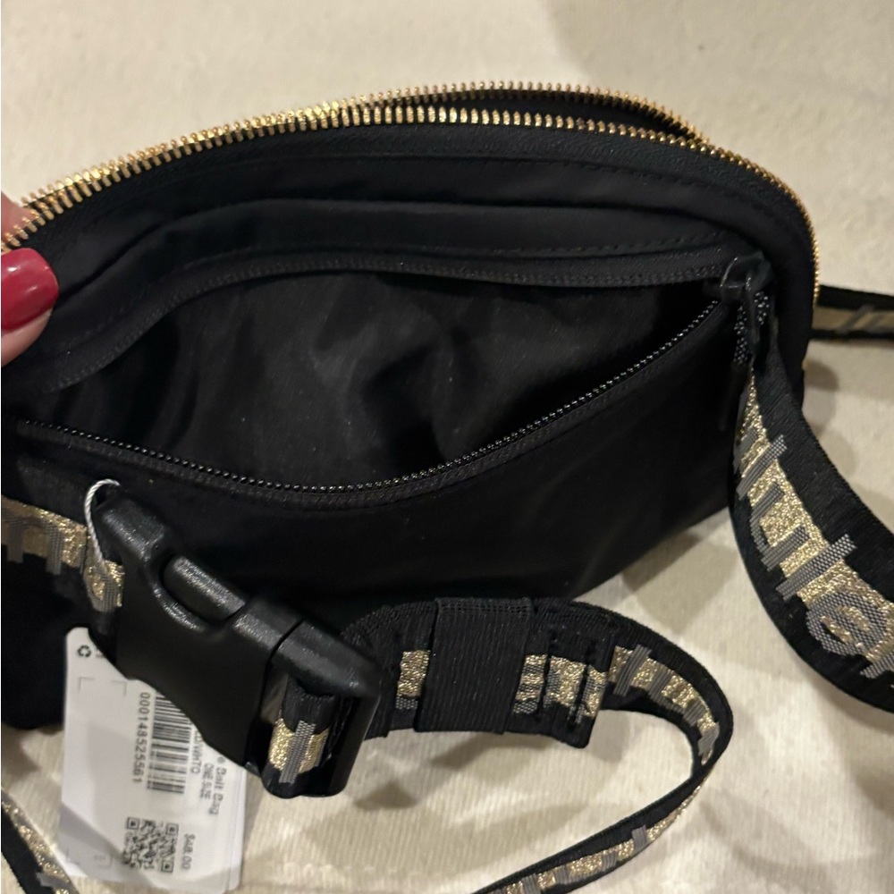 lululemon athletica Black Belt Bag with Gold Accents NWT - Picture 4 of 8